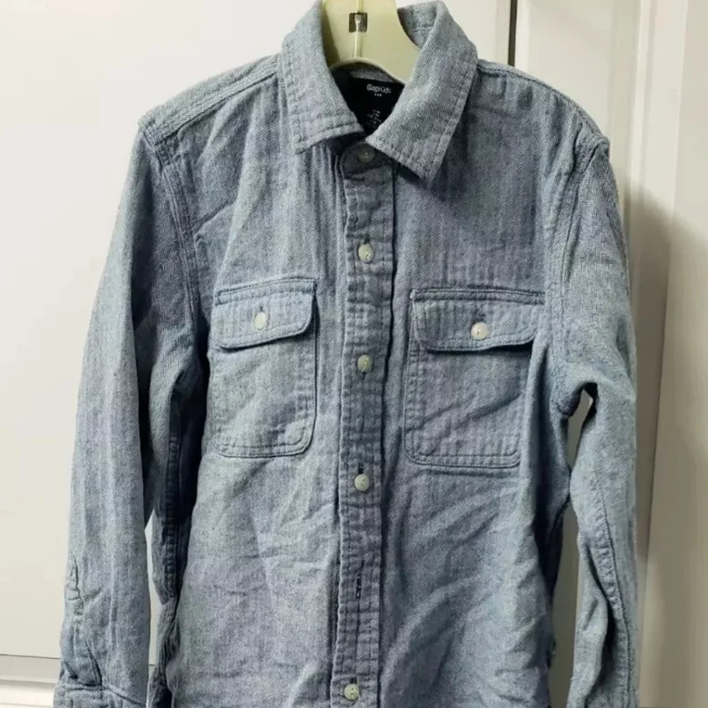 Gap Boys Button Up Shirt Size: Medium Long Sleeve